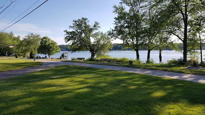 Silver Lake Park Campground (Modern America Campgrounds) Picture 9