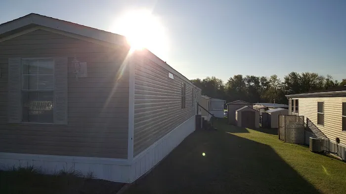 Pleasant Heights Mobile Home Park Picture 8