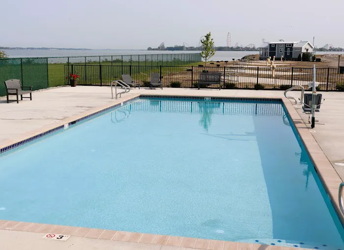 Bayfront Resort at Cross View Picture 8