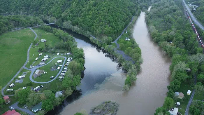 RIVERBANK CAMPGROUND AND COTTAGE RENTAL Picture 1