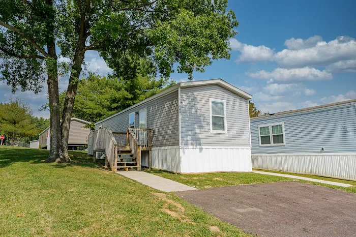 Independence Hill Pointe Mobile Home Park Picture 7