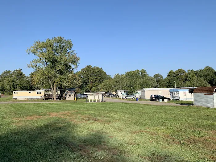 Huggins Mobile Home Park Picture 2