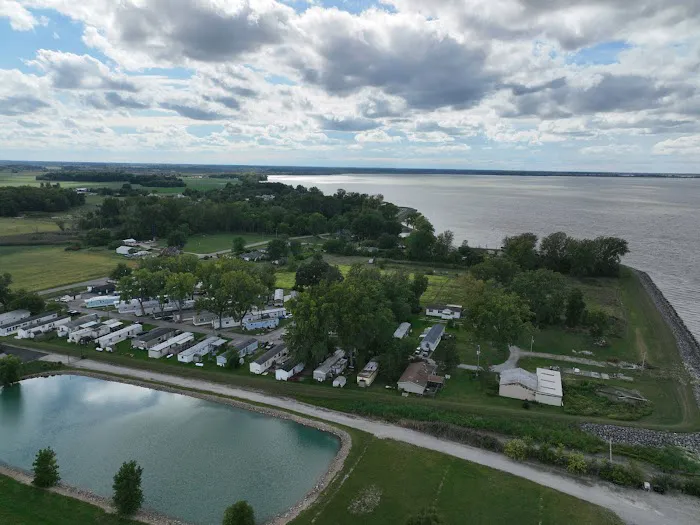 Edgewater Estates Picture 8