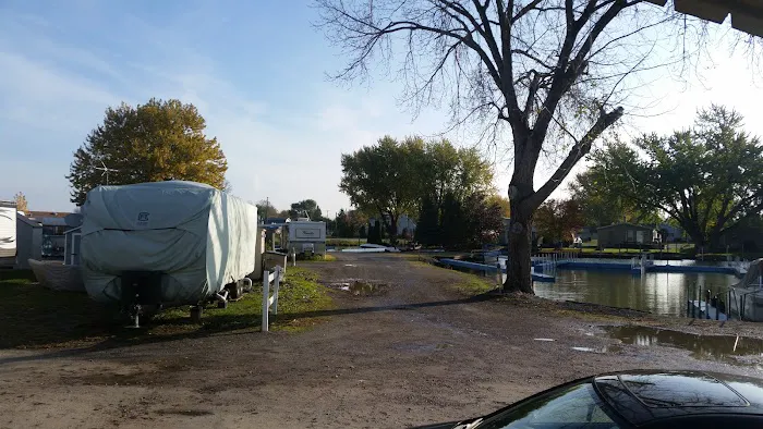 Portage Cove Park And Marina Condominium Picture 2