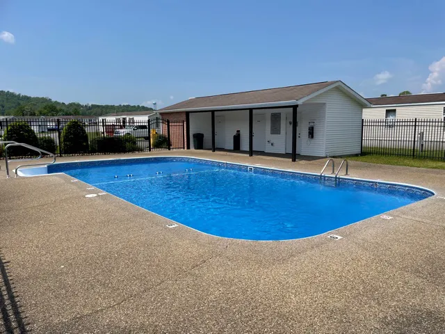 Bluegrass Village Pointe Mobile Home Park Picture 2