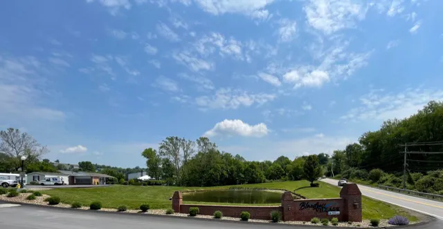 Bluegrass Village Pointe Mobile Home Park Picture 6