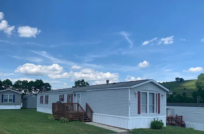 Bluegrass Village Pointe Mobile Home Park Picture 3