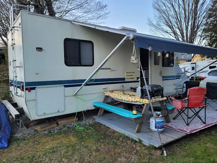 Meadowcrest Campground Picture 5