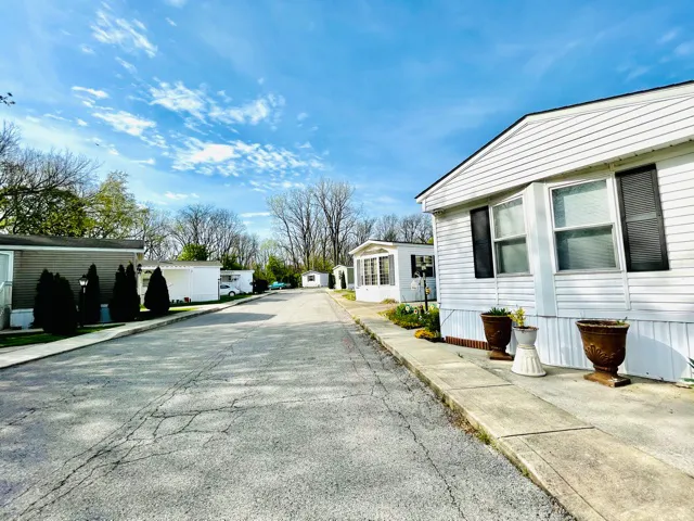 Spring Lake Court Mobile Home Park Picture 4