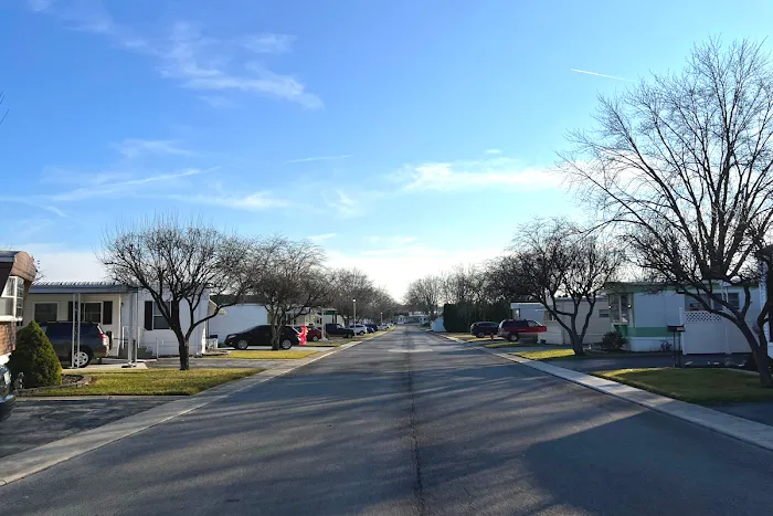 Eastowne Mobile Homes Estates Picture 6