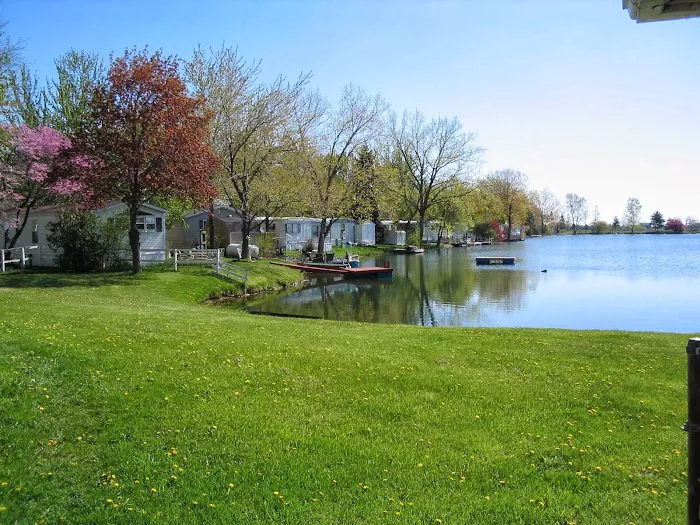 WoodLake Mobile Home Park Picture 6