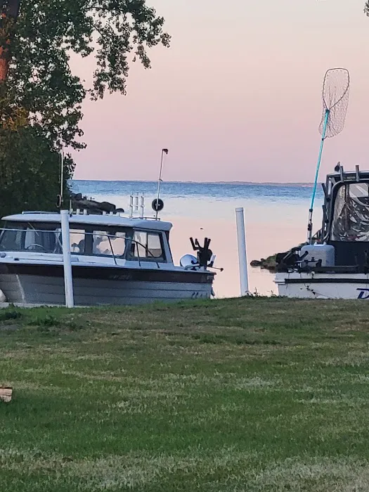 Hughes Marina & Campground Picture 1