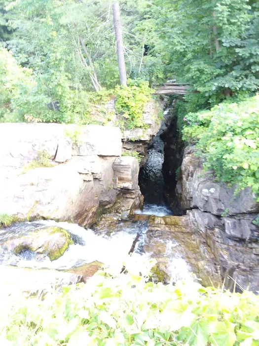Green Acres By the Brook Picture 6