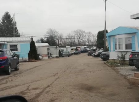 Dyer's Mobile Home Court