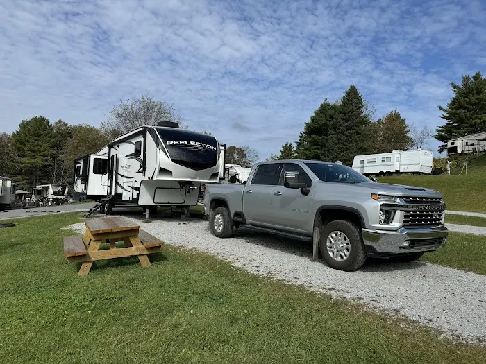 Sugar Ridge RV Village-Campground Picture 4