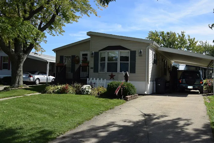 Crestwood Manufactured Home Community Picture 9