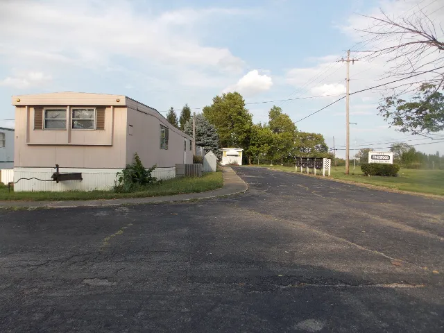 Edgewood mobile home park Picture 3