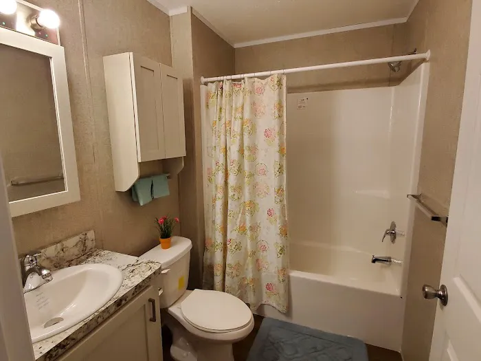 Red Oak Mobile Home Park Picture 4
