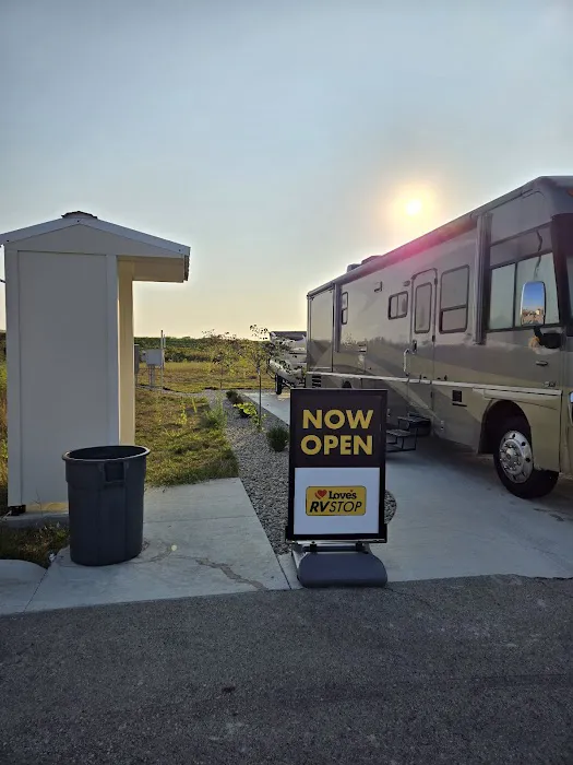 Love's RV Hookup Picture 7