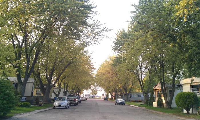 Lee Villa Mobile Home Park Picture 7