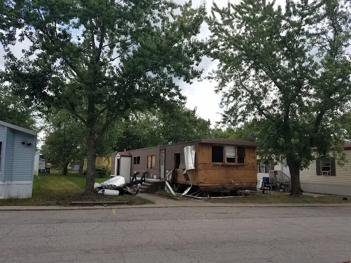 Lee Villa Mobile Home Park Picture 1