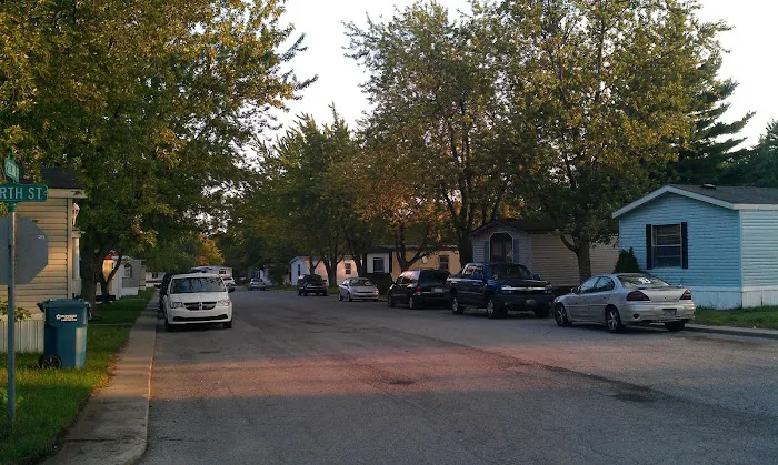 Lee Villa Mobile Home Park Picture 6
