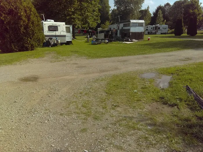 Green Meadows Mobile Home Park Picture 10