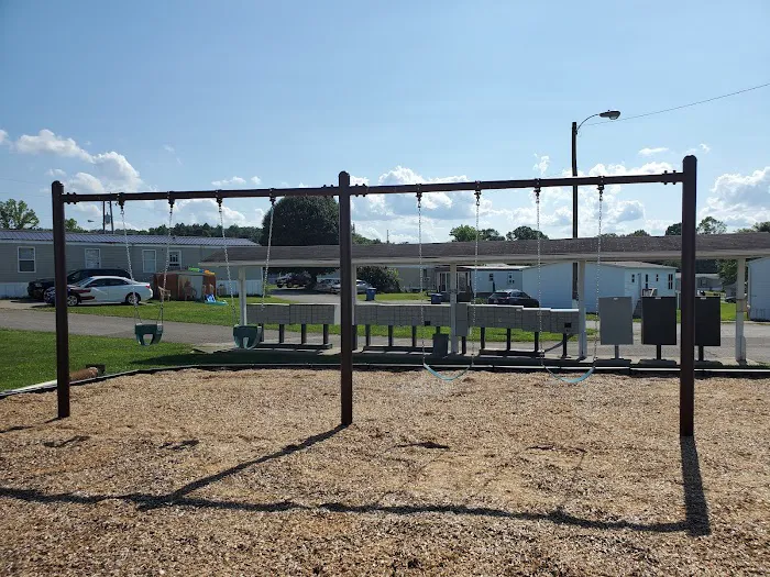 Blue Spruce Pointe Mobile Home Park Picture 4