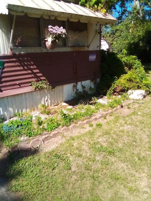 Applewood Pointe Mobile Home Park Picture 3