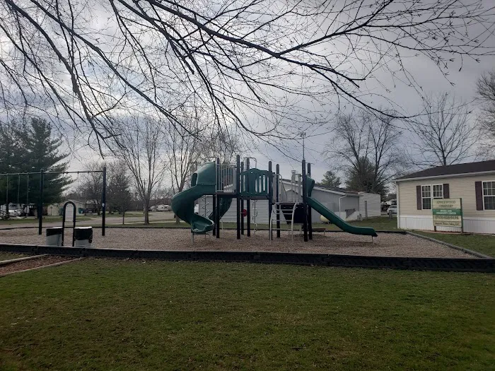 Applewood Pointe Mobile Home Park Picture 2