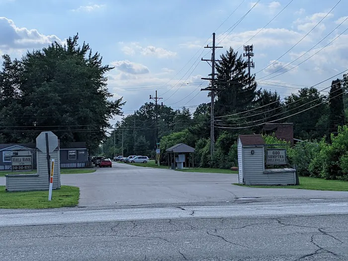 Mobile Manor Trailer Park Picture 2