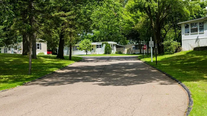 Hickory Hills Village Picture 7