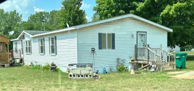 Centreville Mobile Home Park Picture 1