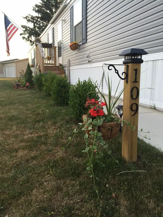 Sycamore Village Picture 8