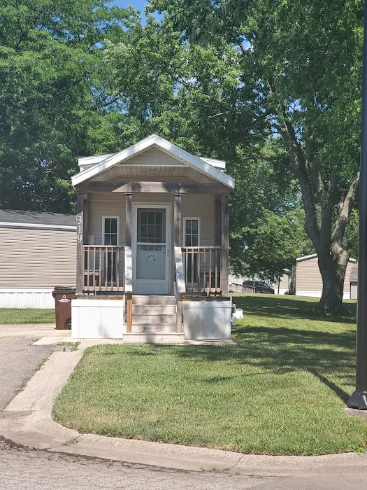 Grand Oaks Village Picture 4