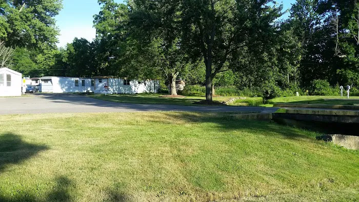 Sherwood Forest Mobile Home Park Picture 10