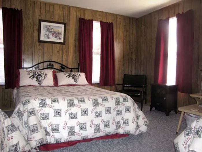 Charlie's Inn Junction Campground Picture 4