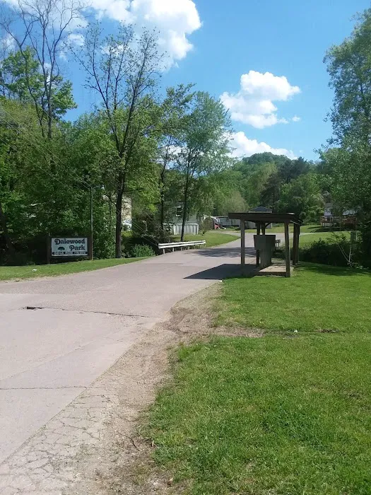 Dalewood Mobile Home Park Picture 7