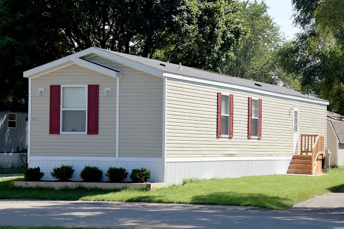 South Lyon Woods Manufactured Home Community Picture 6