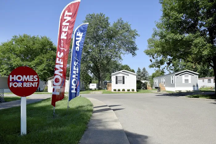 South Lyon Woods Manufactured Home Community Picture 4