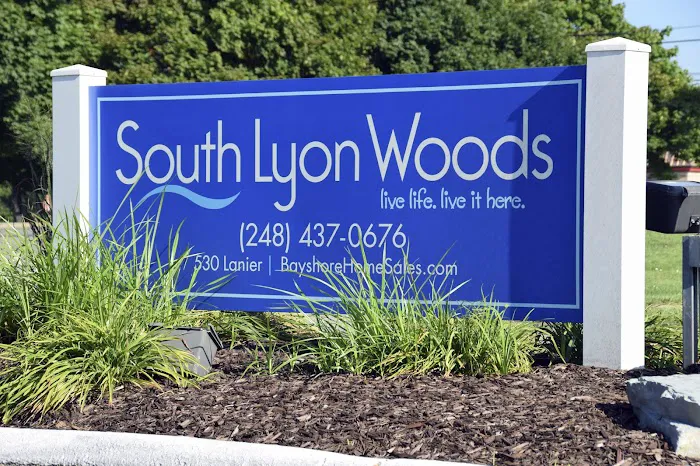 South Lyon Woods Manufactured Home Community Picture 8