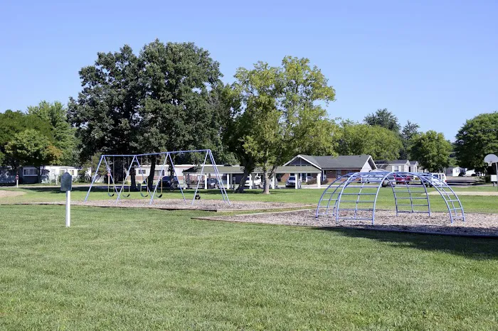 South Lyon Woods Manufactured Home Community Picture 10