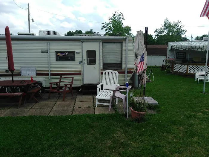 Peachie's Lakeside Camping Picture 8