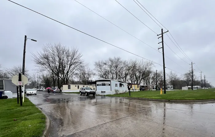 Royal Village Mobile Home Community Picture 2