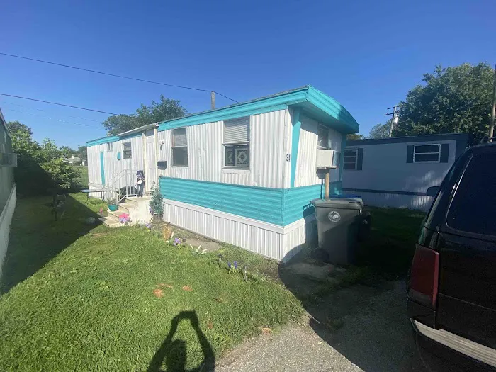 Pine Grove Mobile Home Park Picture 4