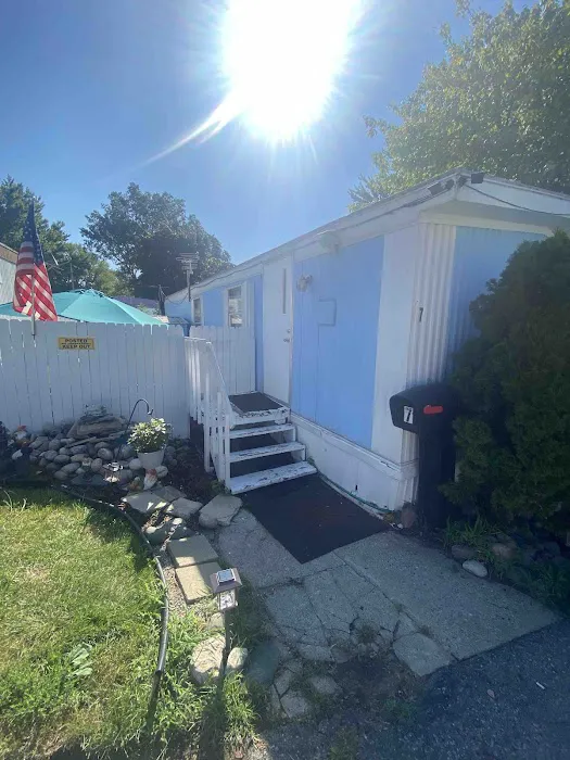 Pine Grove Mobile Home Park Picture 2