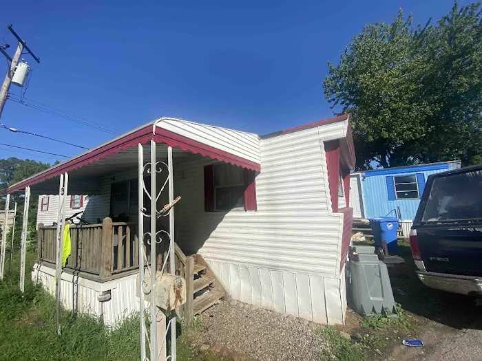 Pine Grove Mobile Home Park Picture 5