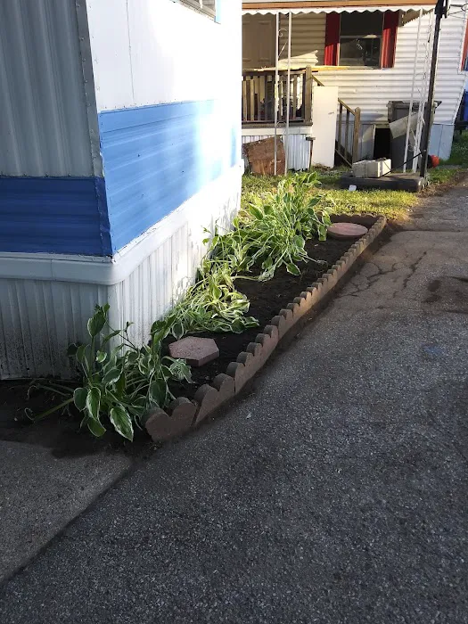 Pine Grove Mobile Home Park Picture 9