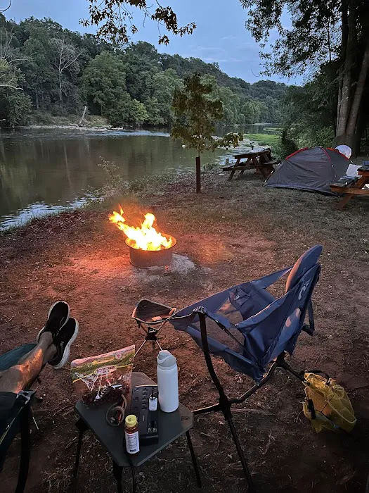 Riverside camping Picture 9