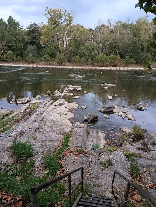 Riverside camping Picture 10